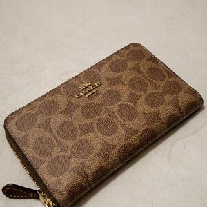 Coach Medium Brown Signature Wallet
